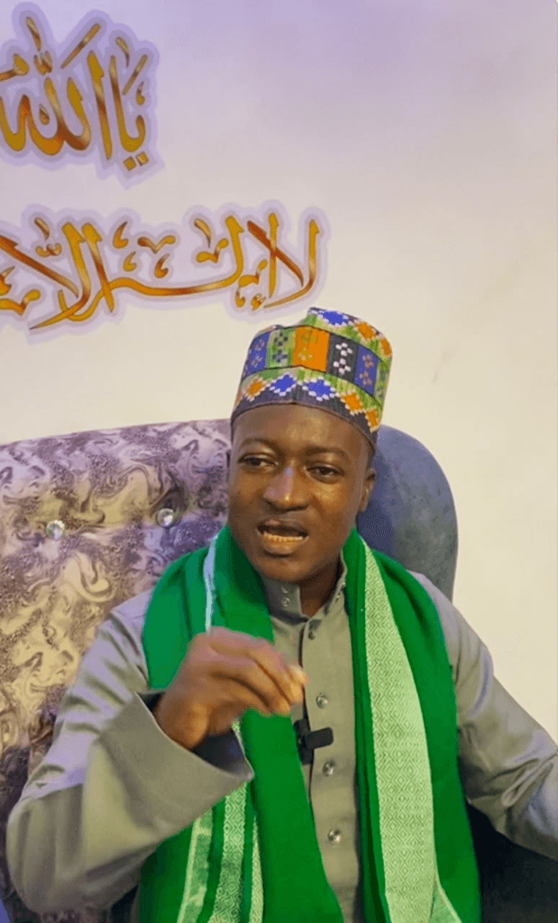 Sheikh Ismail Adewunmi (Alfacairo) in green scarf and prayer cap